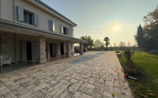 CAS 1101-a – Villa in Vendita a Castelfranco Emilia